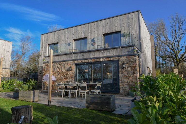 The Summer House, Cookswood