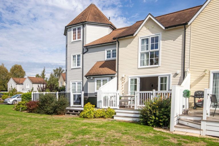 87 Windrush Lake, Isis & Windrush Lakes